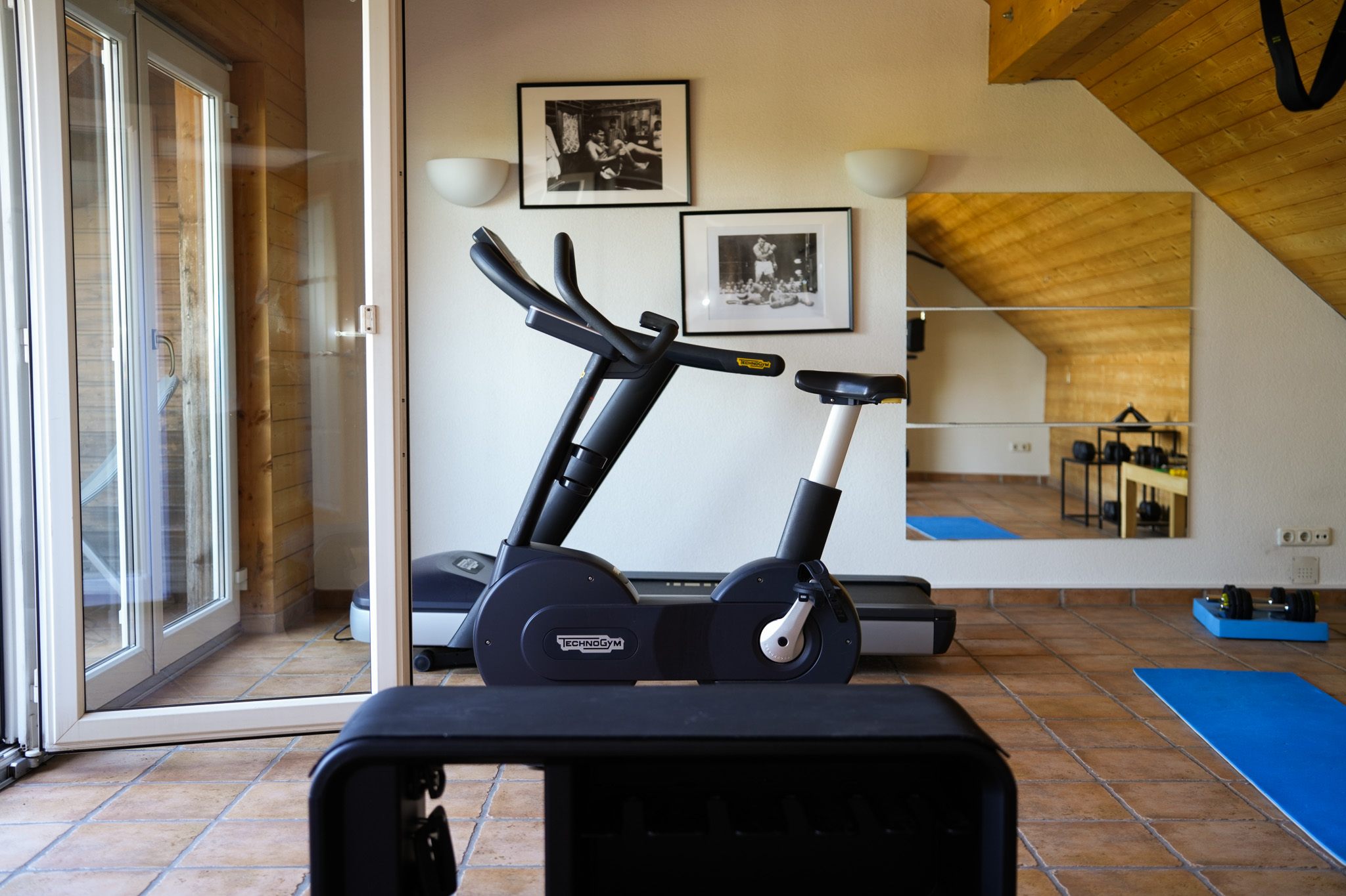 Cardioraum mit Ergometer und Laufband